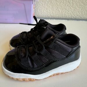 Jordan 11 Retro Low
Bleached Coral (TD) size 7C